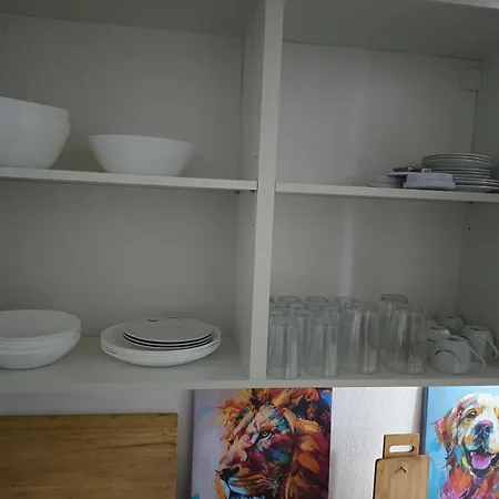 아파트 100 Qm Apartment,wlan, Tv Free Parking,24 H Check-in, ,full Kitchen,untergeschoss ,3 Schlafzimmer -wohnzimmer Integriert 하노버