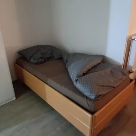 100 Qm Apartment,wlan, Tv Free Parking,24 H Check-in, ,full Kitchen,untergeschoss ,3 Schlafzimmer -wohnzimmer Integriert Ανόβερο