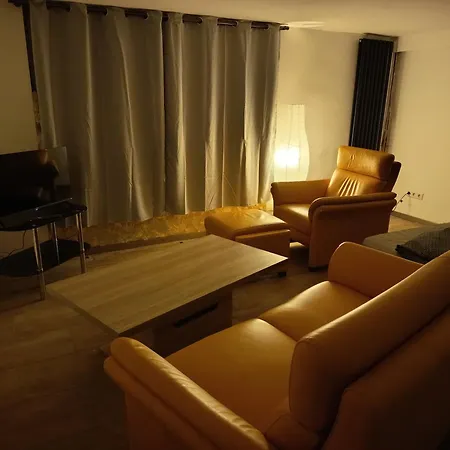 100 Qm Apartment,wlan, Tv Free Parking,24 H Check-in, ,full Kitchen,untergeschoss ,3 Schlafzimmer -wohnzimmer Integriert 公寓 汉诺威