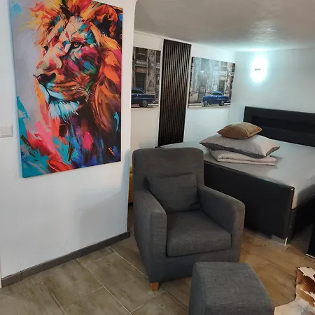 Lejlighed 120 Qm Apartment,wlan, Tv Free Parking,24 H Check-in, ,full Kitchen,untergeschoss ,3 Schlafzimmer -wohnzimmer Integriert