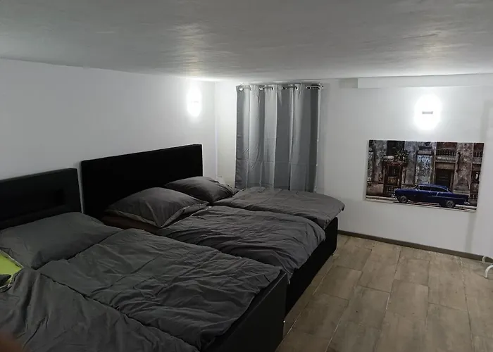 Lejlighed 100 Qm Apartment,wlan, Tv Free Parking,24 H Check-in, ,full Kitchen,untergeschoss ,3 Schlafzimmer -wohnzimmer Integriert Hannover