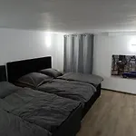 公寓 100 Qm Apartment,wlan, Tv Free Parking,24 H Check-in, ,full Kitchen,untergeschoss ,3 Schlafzimmer -wohnzimmer Integriert 汉诺威