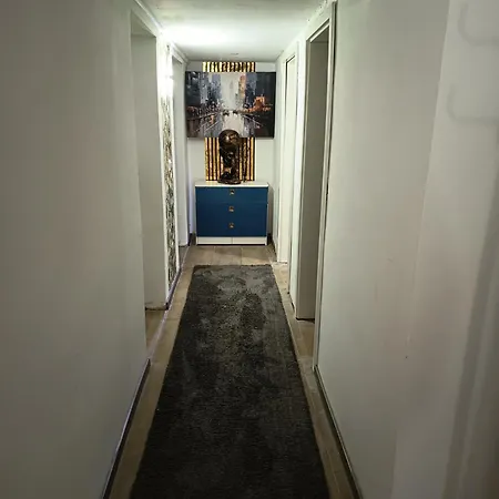 100 Qm Apartment,wlan, Tv Free Parking,24 H Check-in, ,full Kitchen,untergeschoss ,3 Schlafzimmer -wohnzimmer Integriert