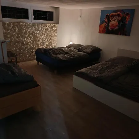 100 Qm Apartment,wlan, Tv Free Parking,24 H Check-in, ,full Kitchen,untergeschoss ,3 Schlafzimmer Wohnzimmer * Hannover